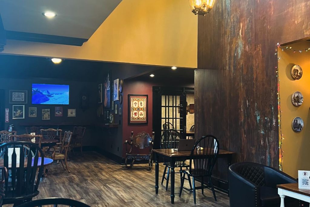 Dapper Owl (Exterior View)